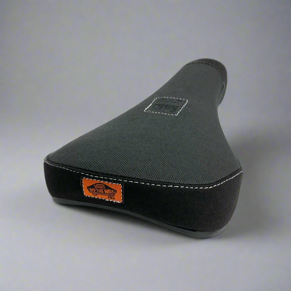 Asiento Pivotal Cult x Vans OLD SKOOL Negro